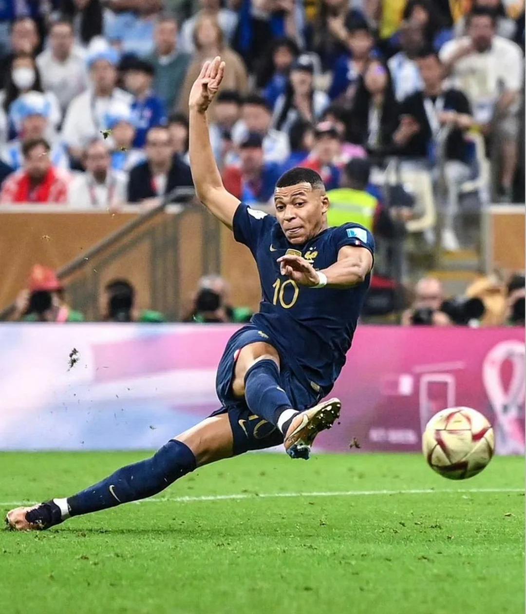 关于美国男篮鏖战快船,巴图姆完成帽子戏法的信息 关于美国男篮鏖战快船,巴图姆完成帽子戏法的信息