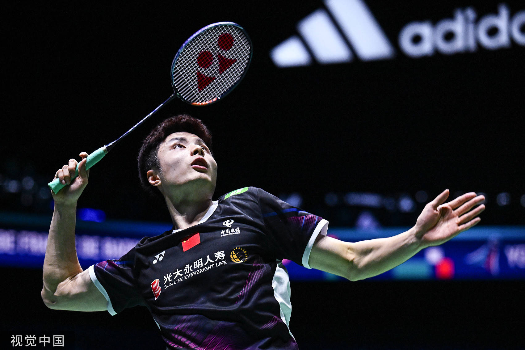 印尼羽毛球队强势中国羽毛球队，林丹三分雨点燃全场