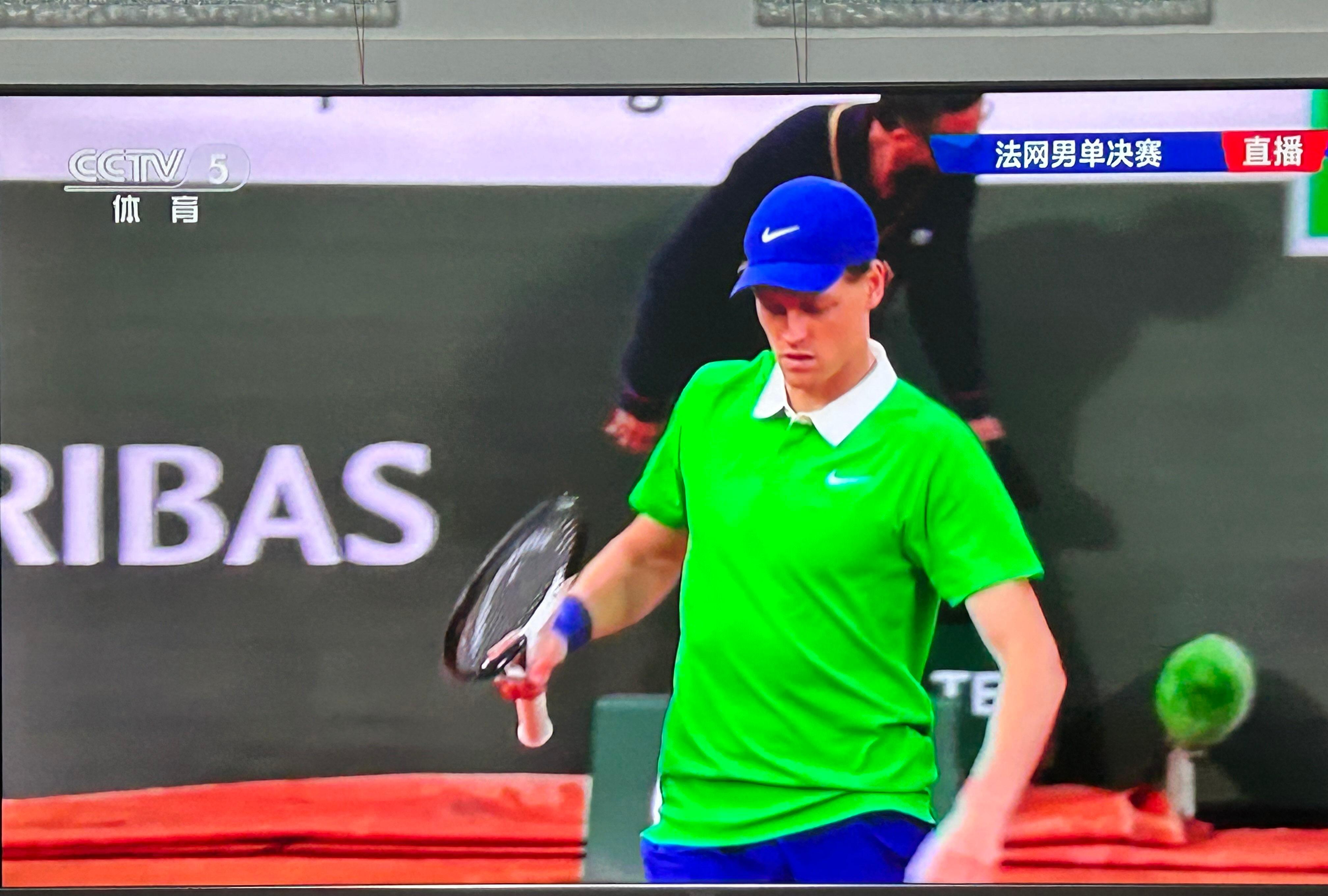 关于世界网球队完胜西班牙网球队，瓦林卡三分雨点燃全场的信息