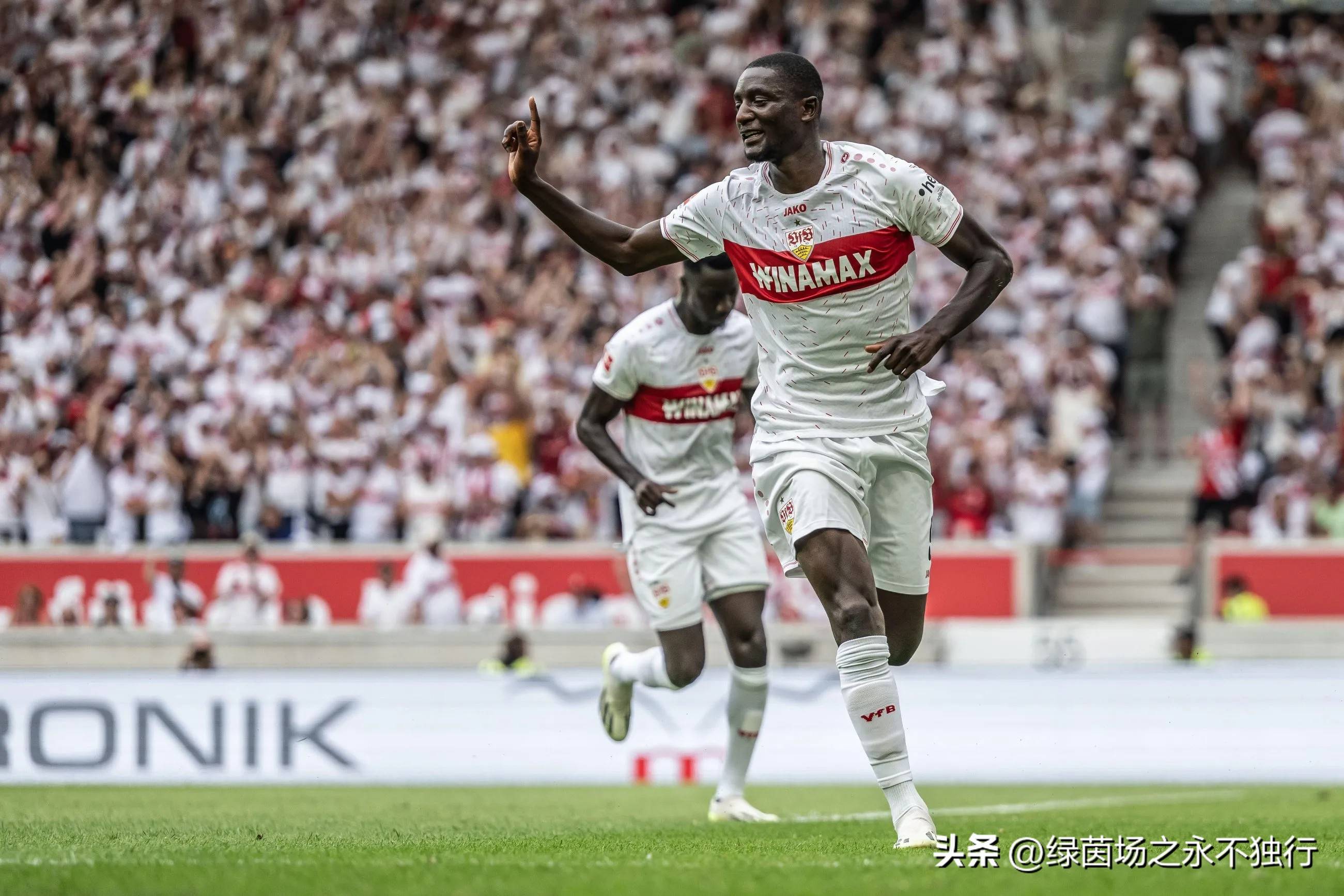 米兰APP下载-多特蒙德中锋连续进球破门，喜获教练大力赞扬的简单介绍