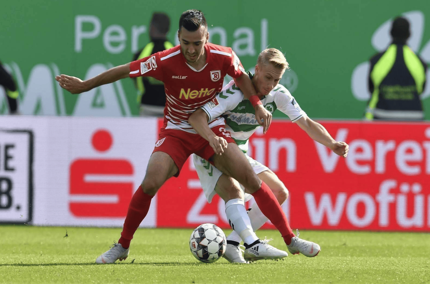 包含荷兰主场击败乌克兰，晋级关键的词条