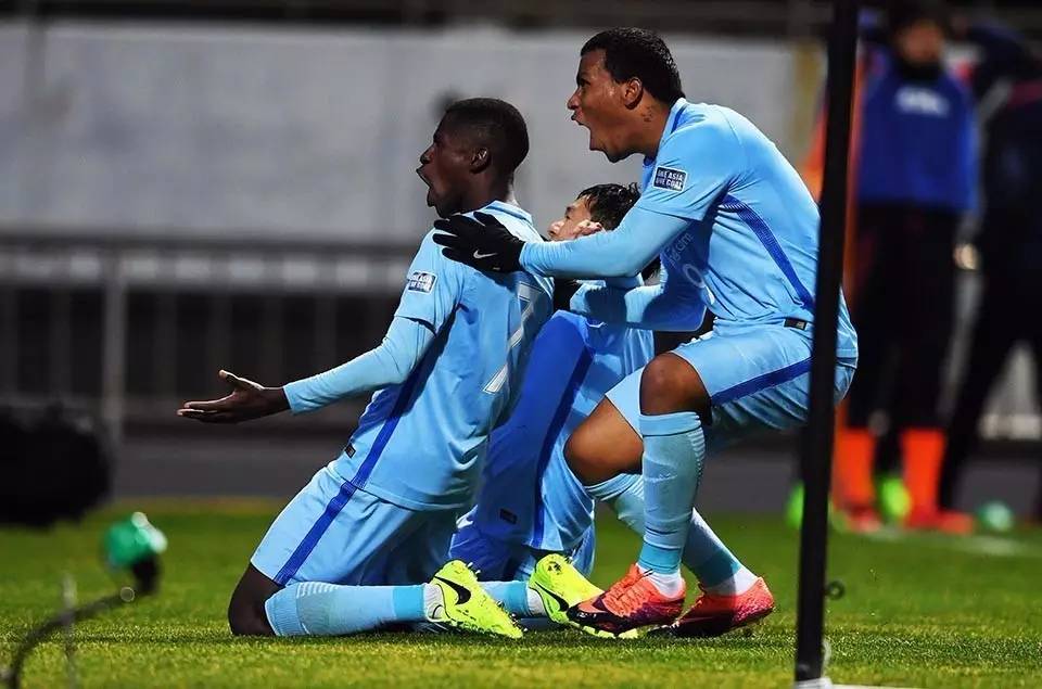 卡希马领衔离开阿尔阿赫利继续前行