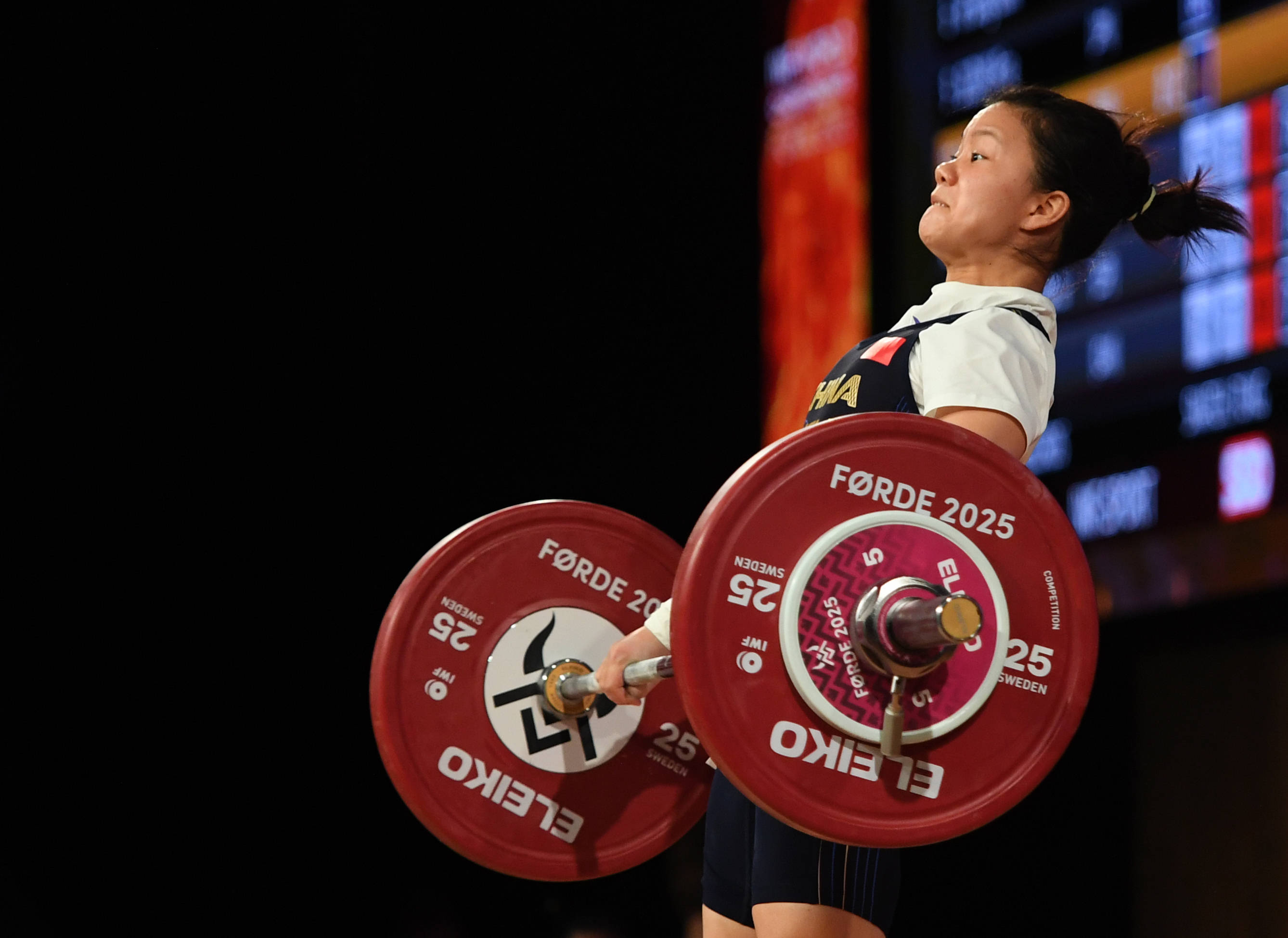 米兰-包含举重选手豪气冲天，荣耀夺金的词条