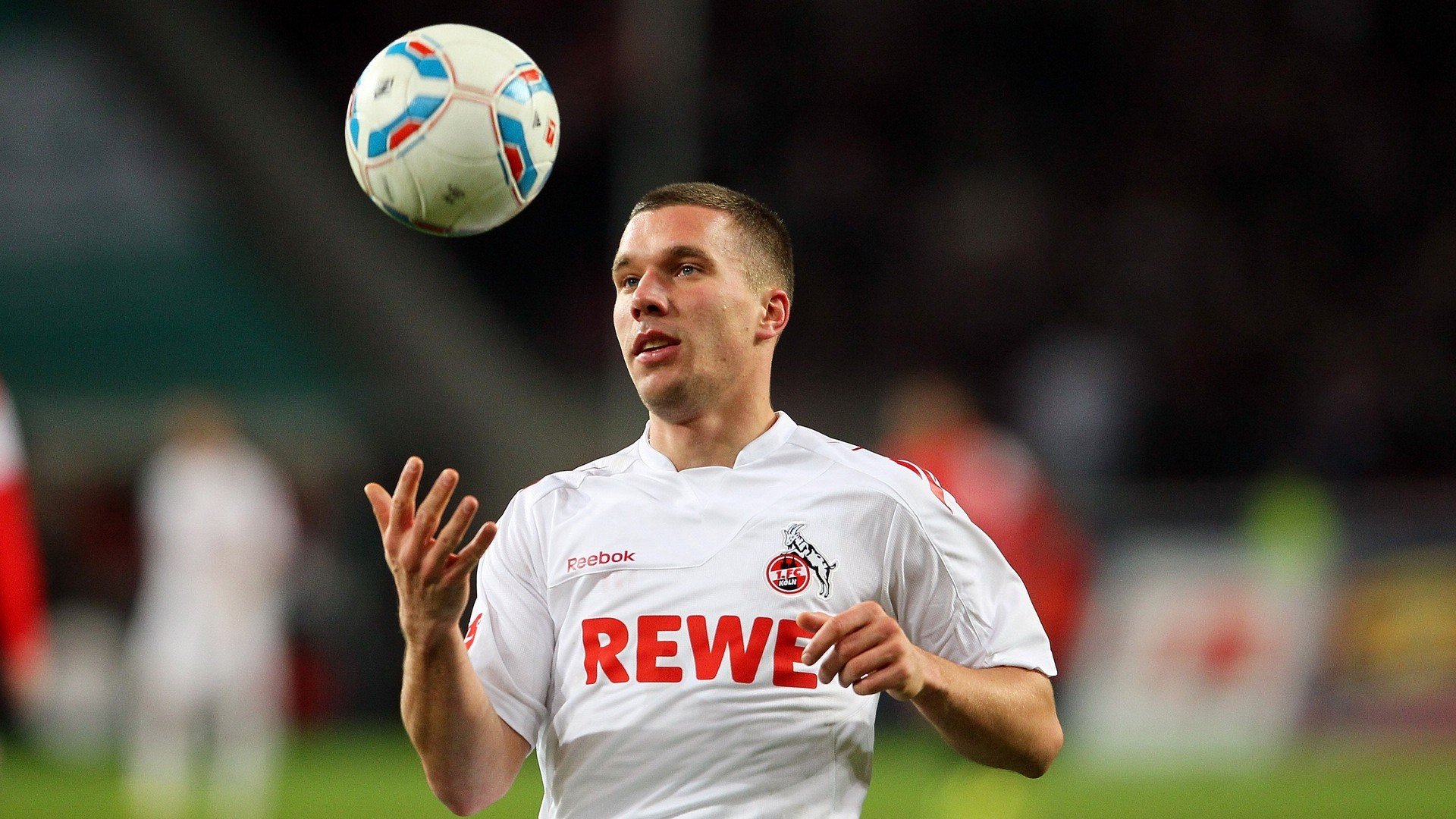 米兰体育下载-伊布绝境亮剑，莱比锡红牛压哨逆转加纳，诠释绿茵场唯一性